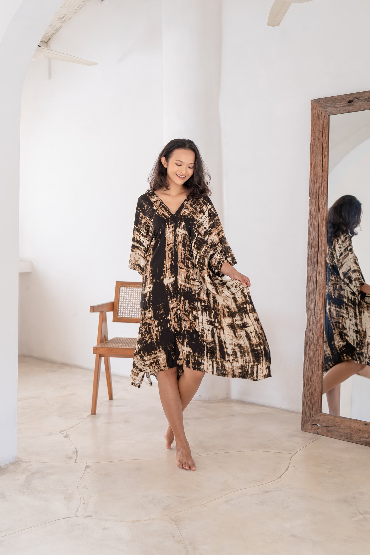 Kana - Relaxed Fit Midi Kaftan in Soft Rayon