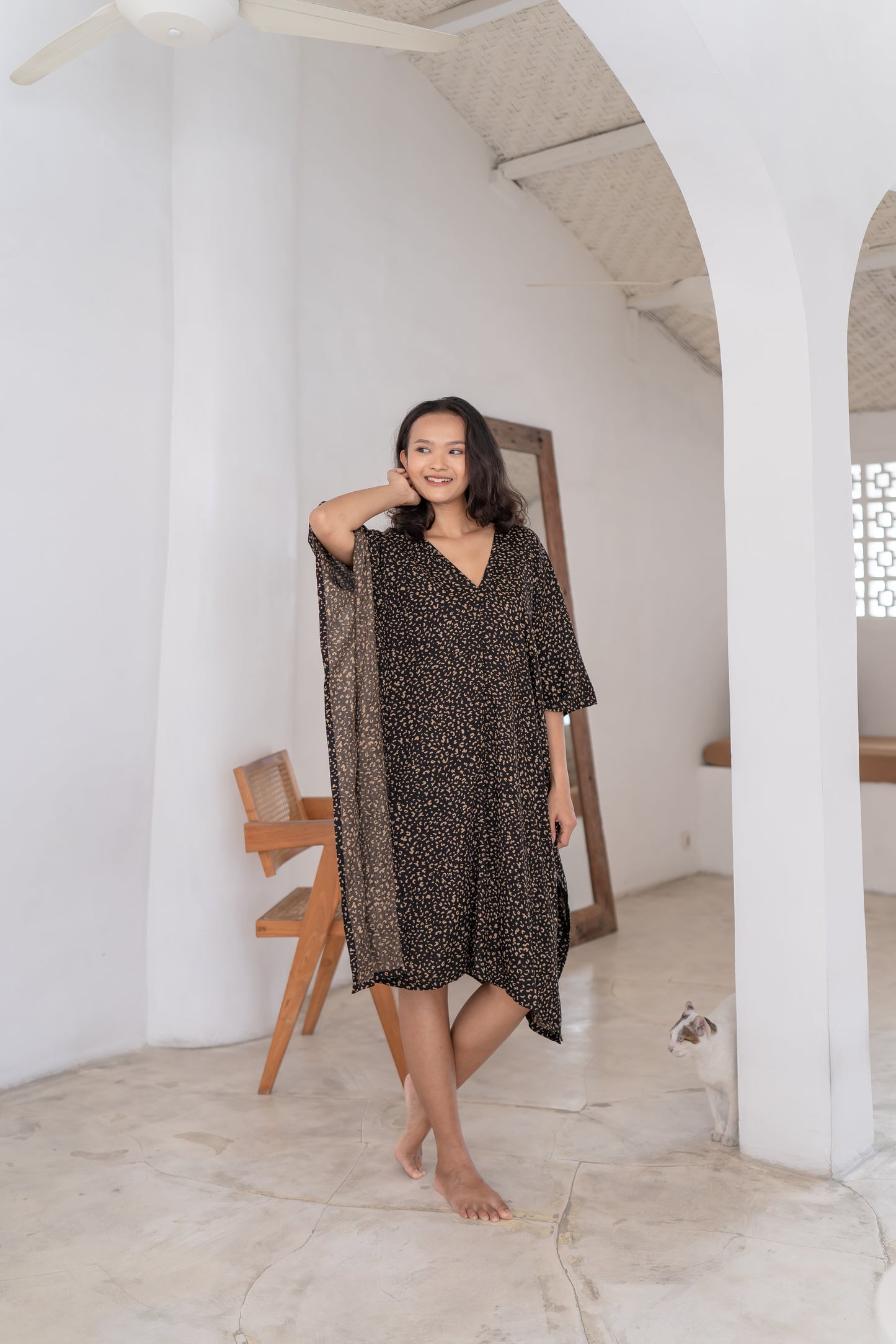 Kana - Relaxed Fit Midi Kaftan in Soft Rayon